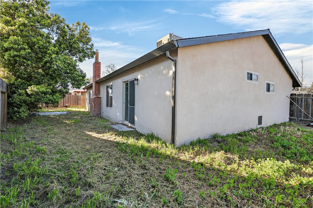 892 Amador Ct, Merced, CA 95340