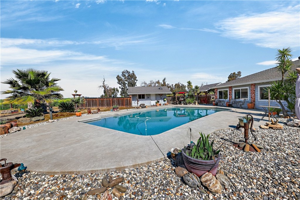 3969 Hatch Rd, Merced, CA 95340