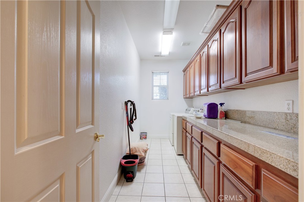 5261 Lucille Ln, Atwater, CA 95301