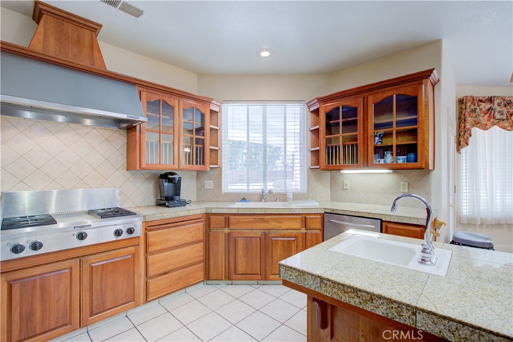 5261 Lucille Ln, Atwater, CA 95301