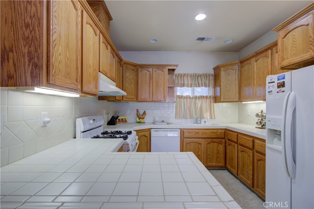 5261 Lucille Ln, Atwater, CA 95301