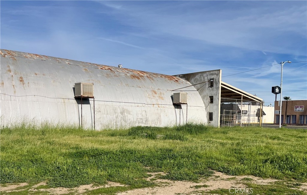 404 Robertson Blvd, Chowchilla, CA 93610