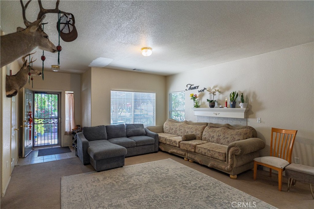 123 Manzanita Ave, Merced, CA 95341