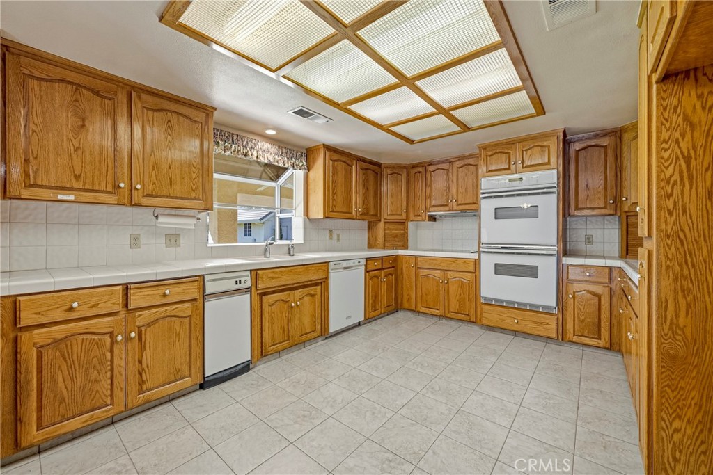 2394 E South Bear Creek Dr, Merced, CA 95340