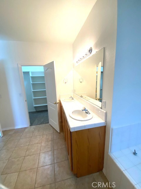 3951 Black Hawk Ct, Merced, CA 95340