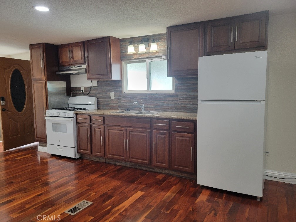 2151 E Pacheco Space 20, Los Banos, CA 93635