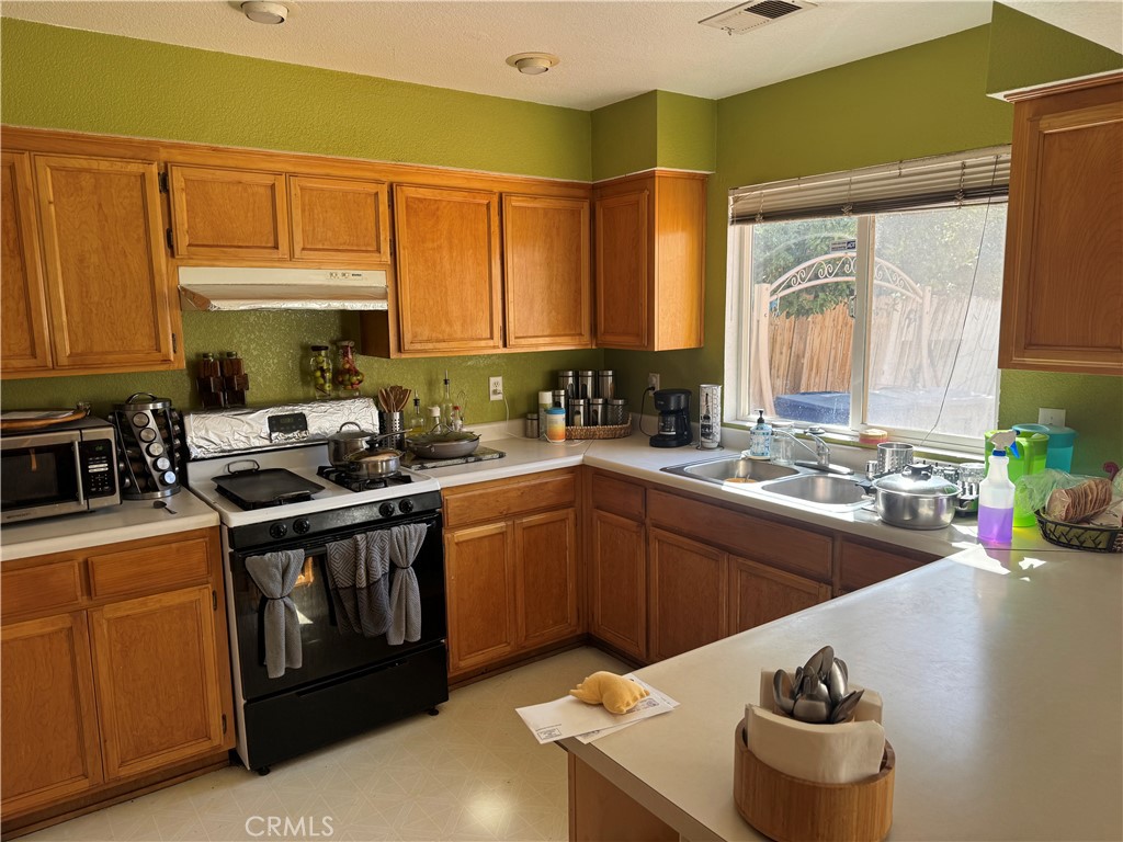 596 St Teresa Ct, Merced, CA 95341