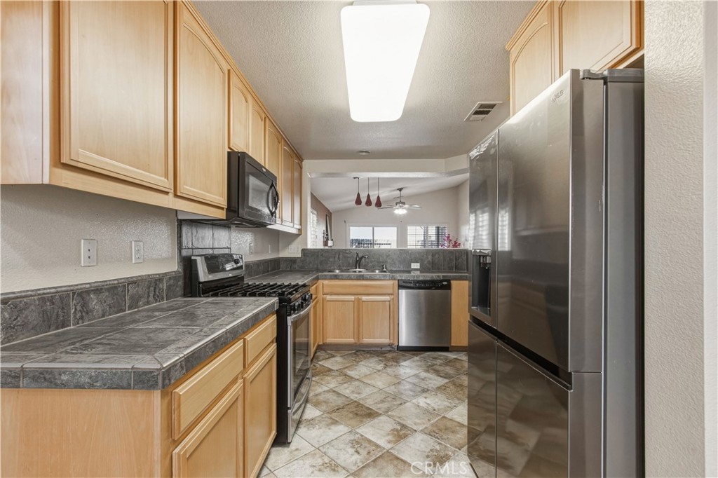 1525 La Sierra St, Merced, CA 95348