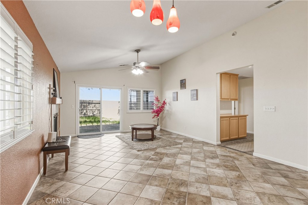 1525 La Sierra St, Merced, CA 95348