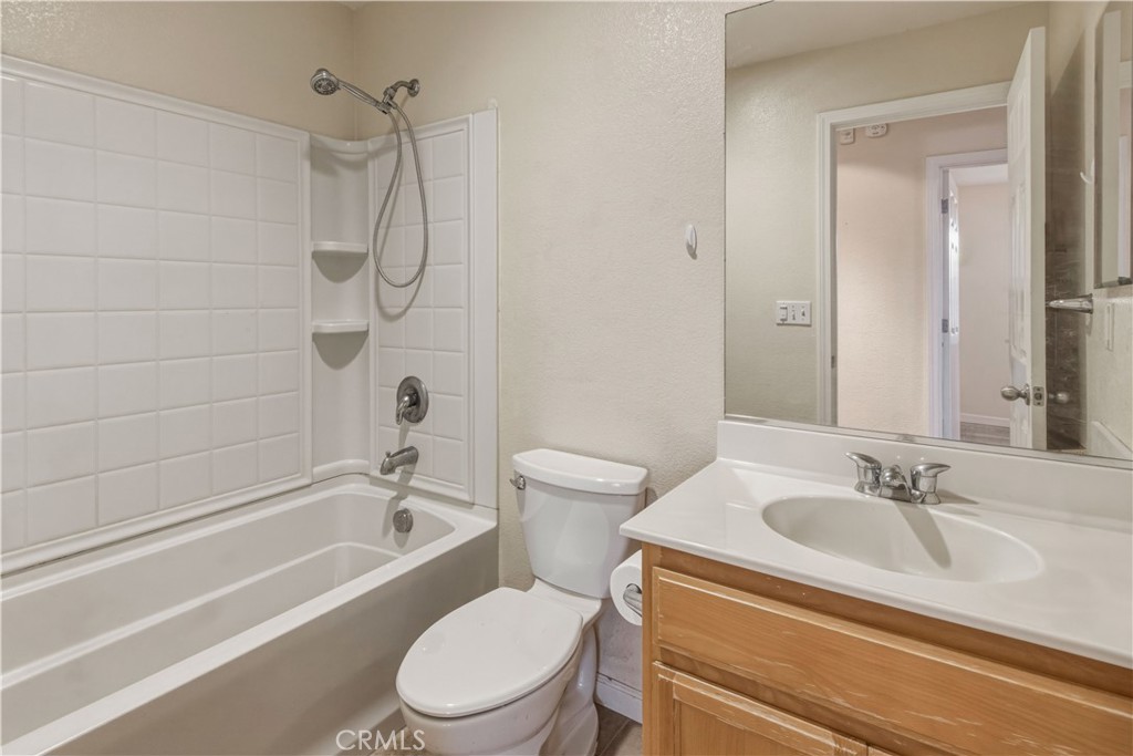 1525 La Sierra St, Merced, CA 95348