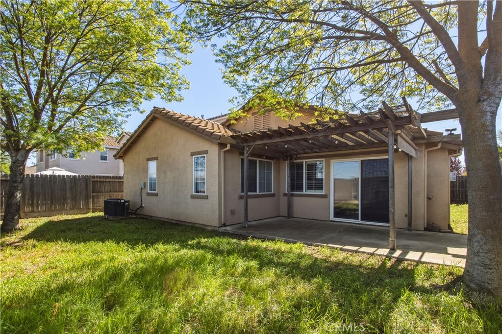 1525 La Sierra St, Merced, CA 95348