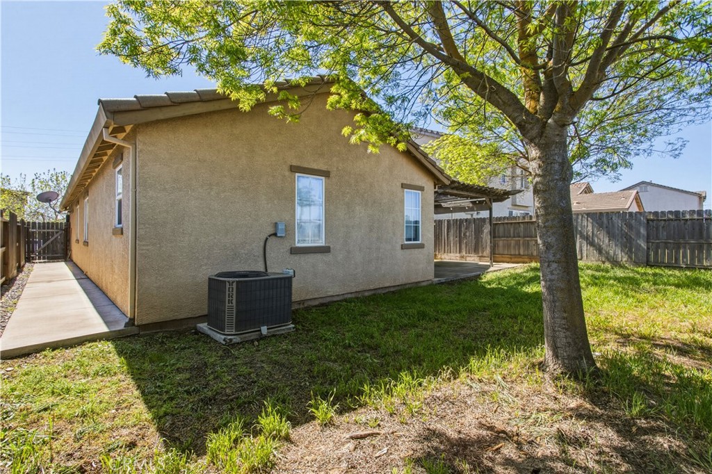 1525 La Sierra St, Merced, CA 95348