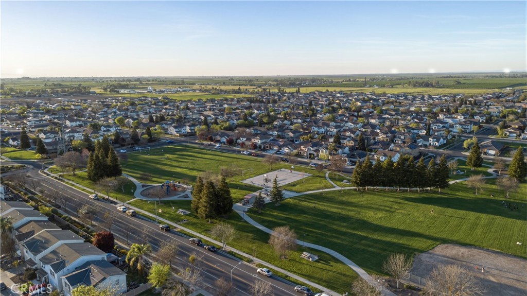 1525 La Sierra St, Merced, CA 95348