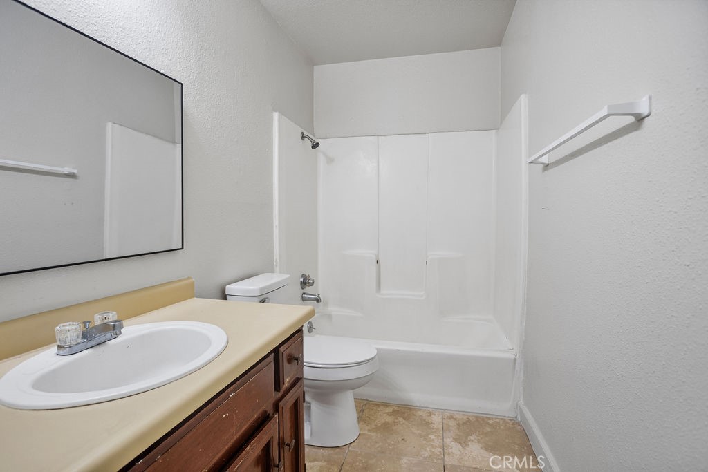 3360 R, Merced, CA 95348