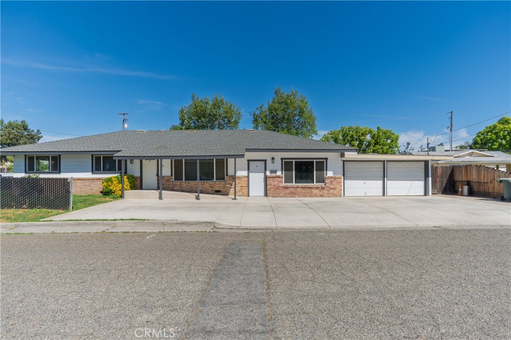 27 Emerald Dr, Merced, CA 95340