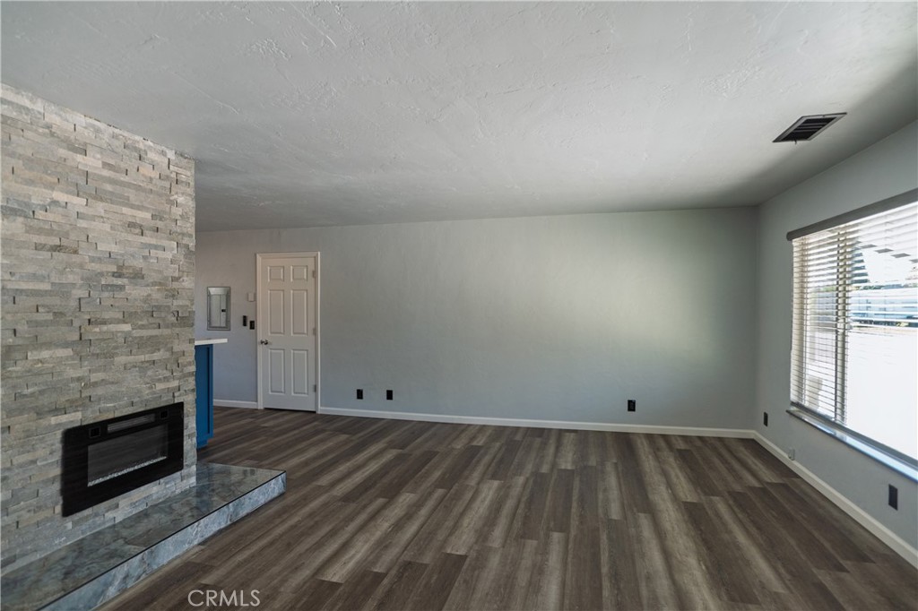 27 Emerald Dr, Merced, CA 95340