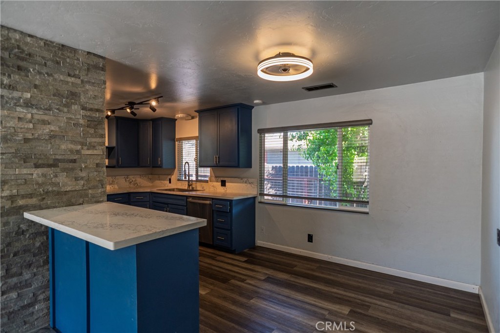 27 Emerald Dr, Merced, CA 95340