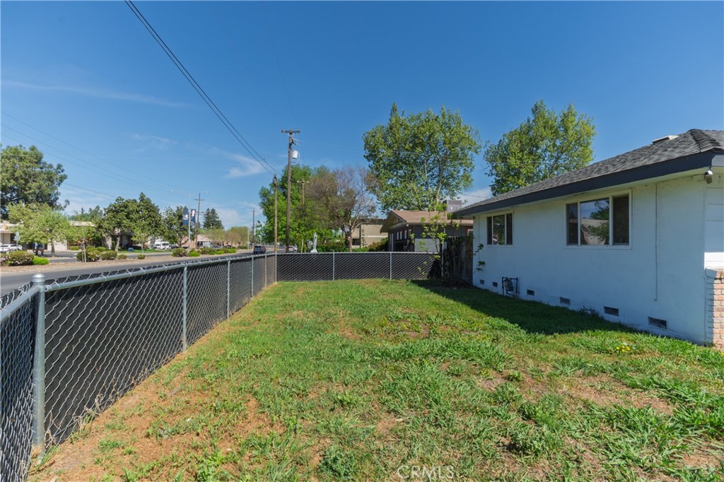 27 Emerald Dr, Merced, CA 95340