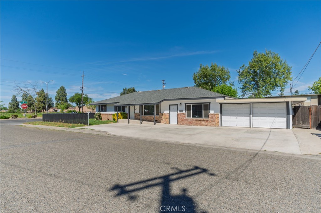27 Emerald Dr, Merced, CA 95340