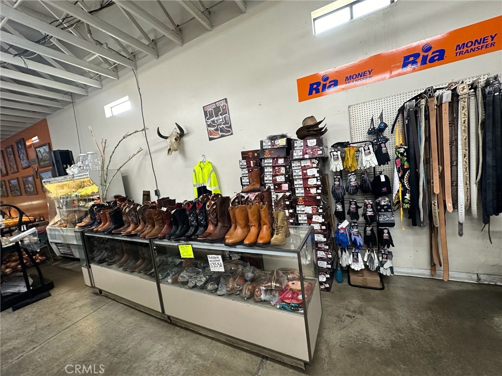 6982 N Winton Way, Winton, CA 95388