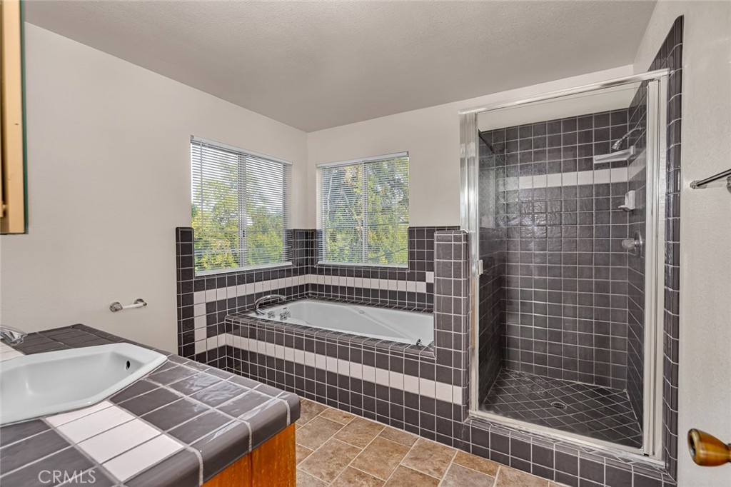 1241 G St, Livingston, CA 95334