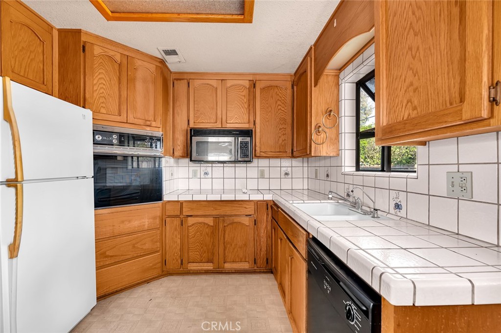 1241 G St, Livingston, CA 95334