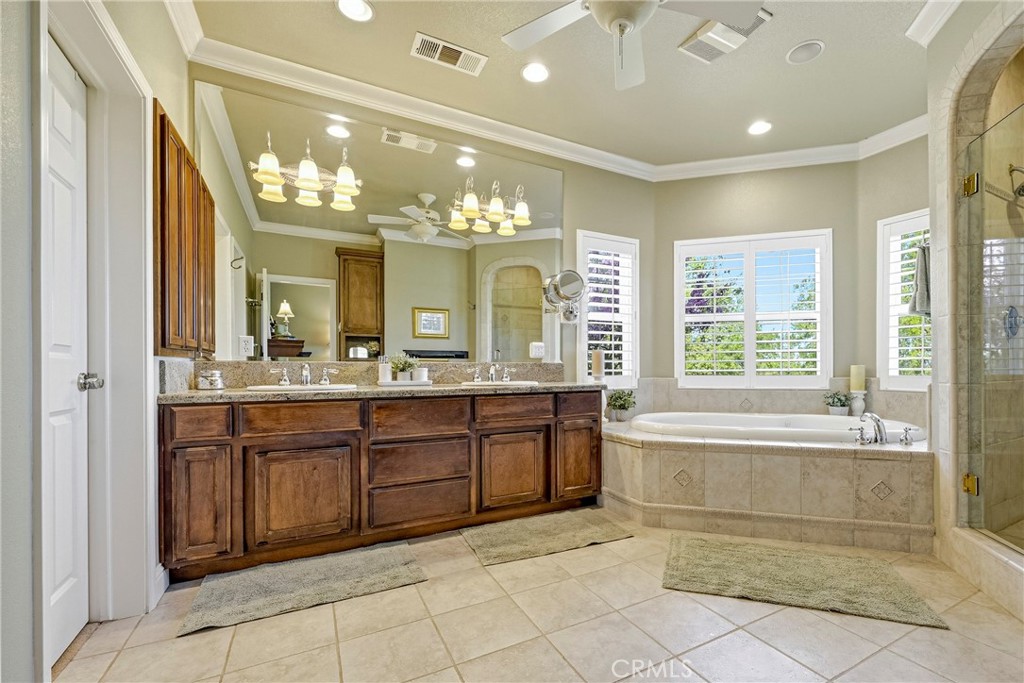 11126 Livingston Cressey Rd, Livingston, CA 95334