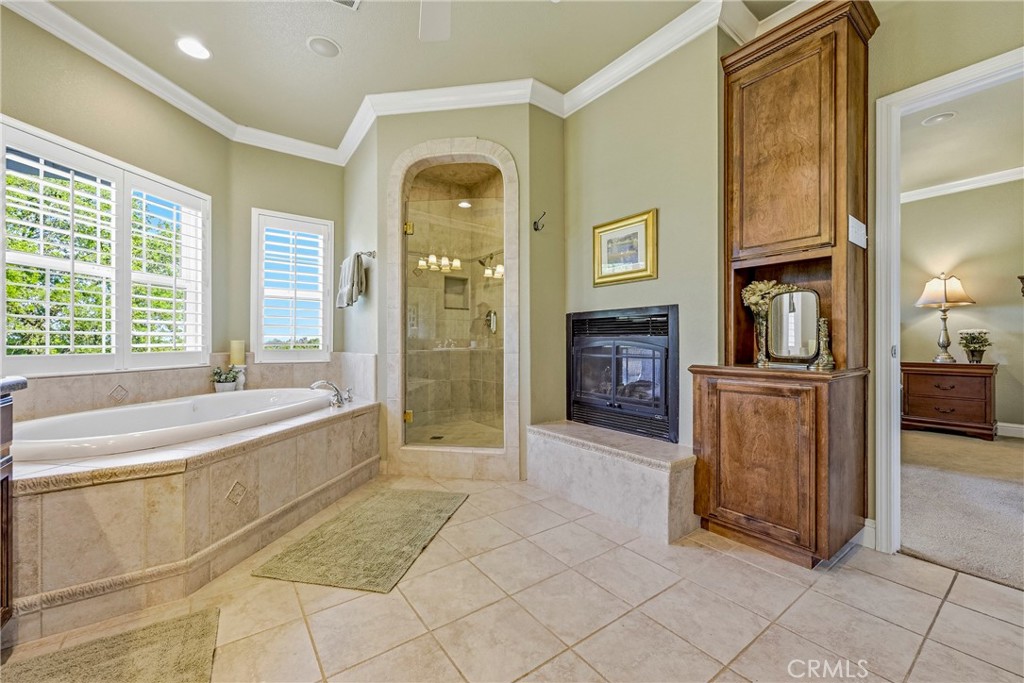 11126 Livingston Cressey Rd, Livingston, CA 95334