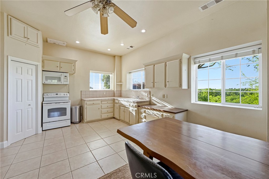 11126 Livingston Cressey Rd, Livingston, CA 95334