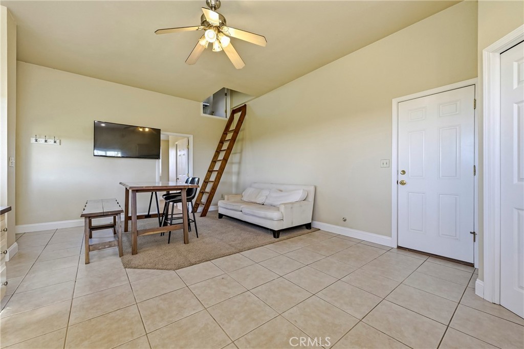 11126 Livingston Cressey Rd, Livingston, CA 95334