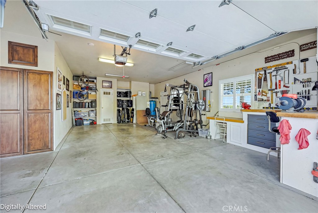 11126 Livingston Cressey Rd, Livingston, CA 95334