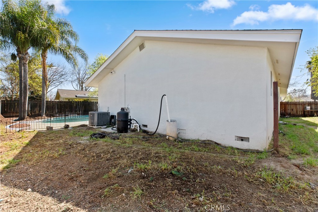 1975 E Alexander, Merced, CA 95340