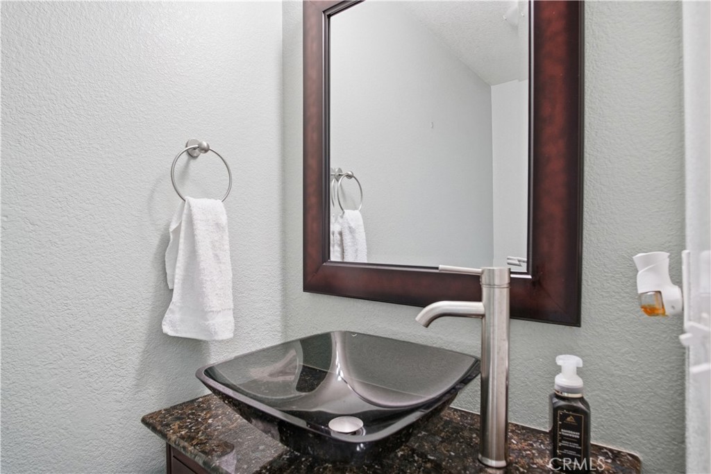 2213 Lionudakis Ct, Modesto, CA 95355