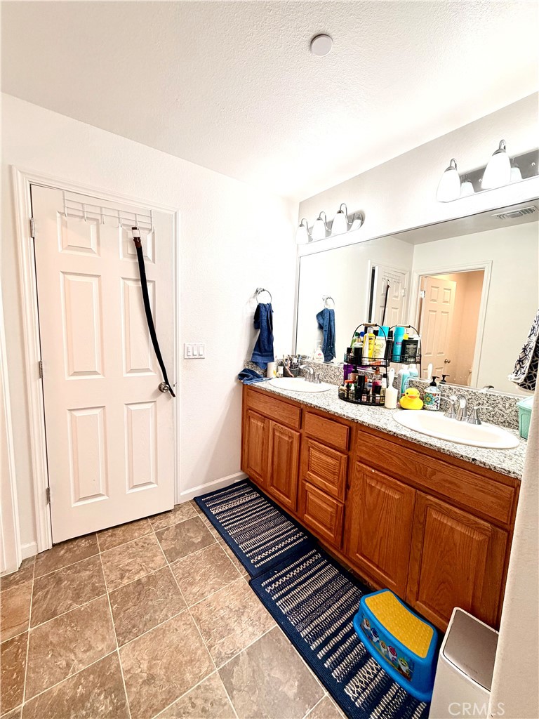 156 Harp Ct, Merced, CA 95341