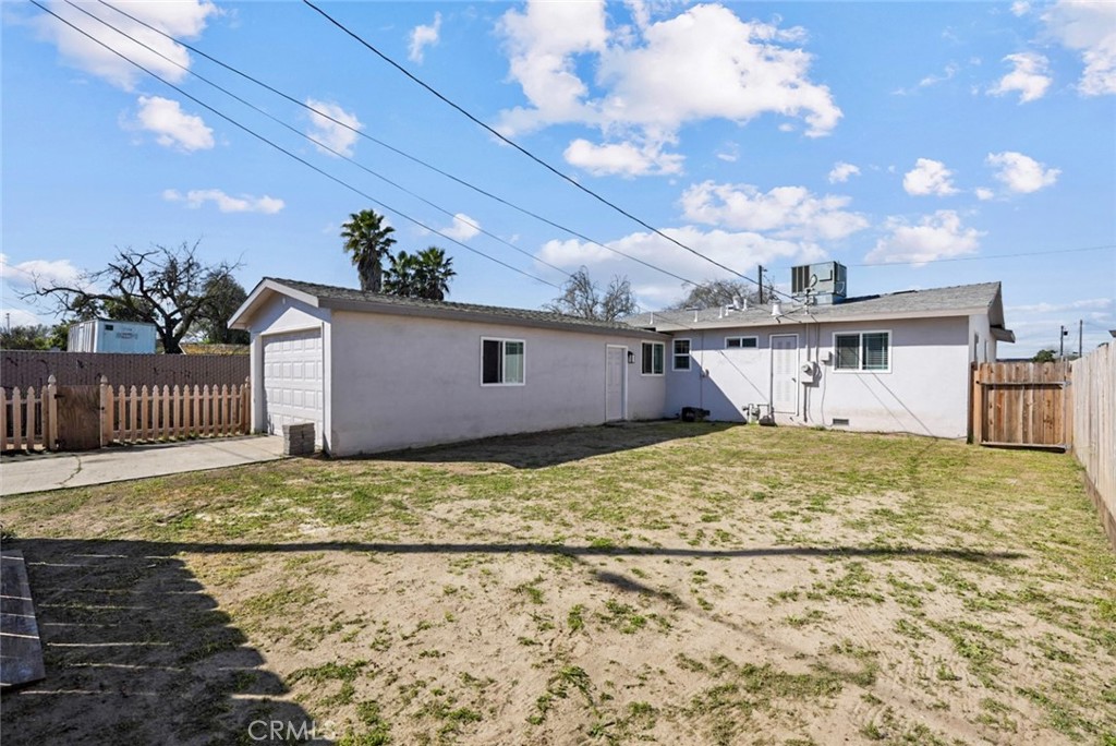341 2nd St, Livingston, CA 95334