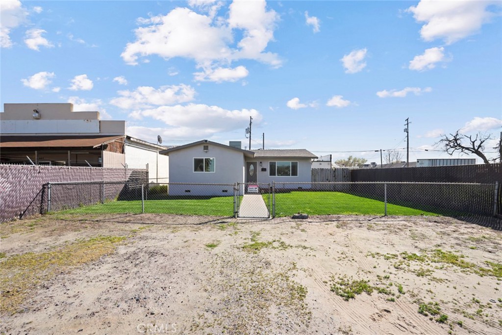 341 2nd St, Livingston, CA 95334