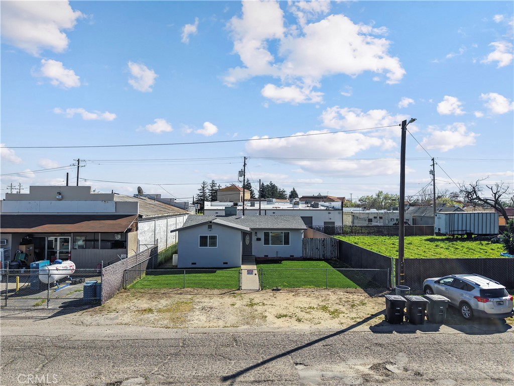 341 2nd St, Livingston, CA 95334
