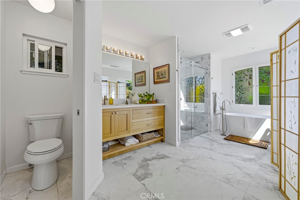 1035 E North Bear Creek Dr, Merced, CA 95340