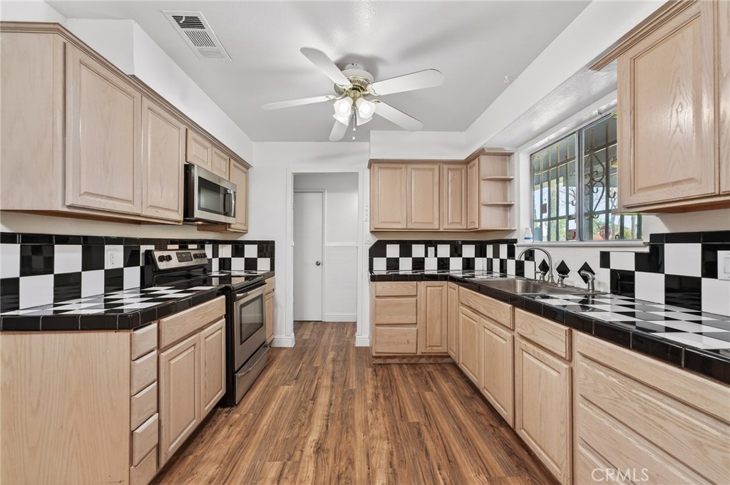 1645 Loughborough Dr, Merced, CA 95348