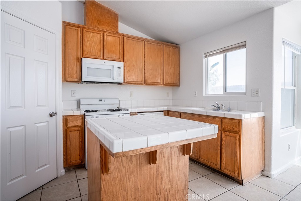 2658 N Drake, Merced, CA 95348