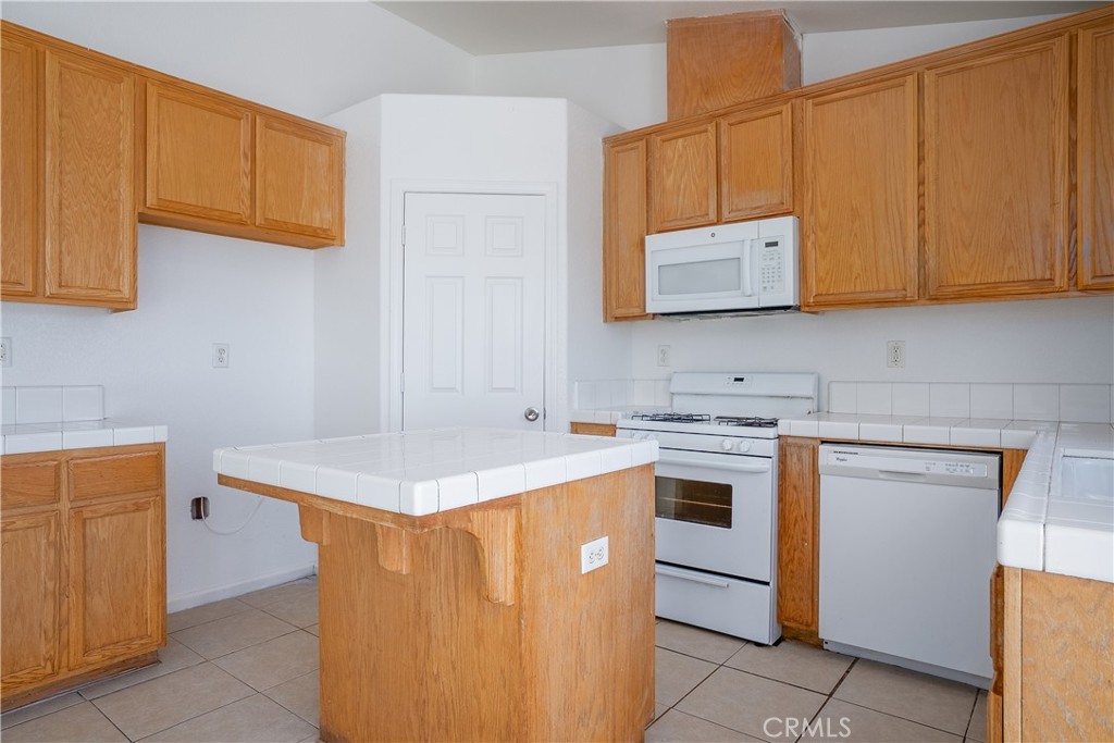 2658 N Drake, Merced, CA 95348