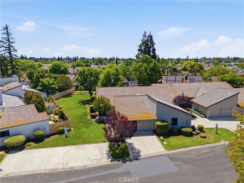 1698 W N Tollhouse Ln, Clovis, CA 93611