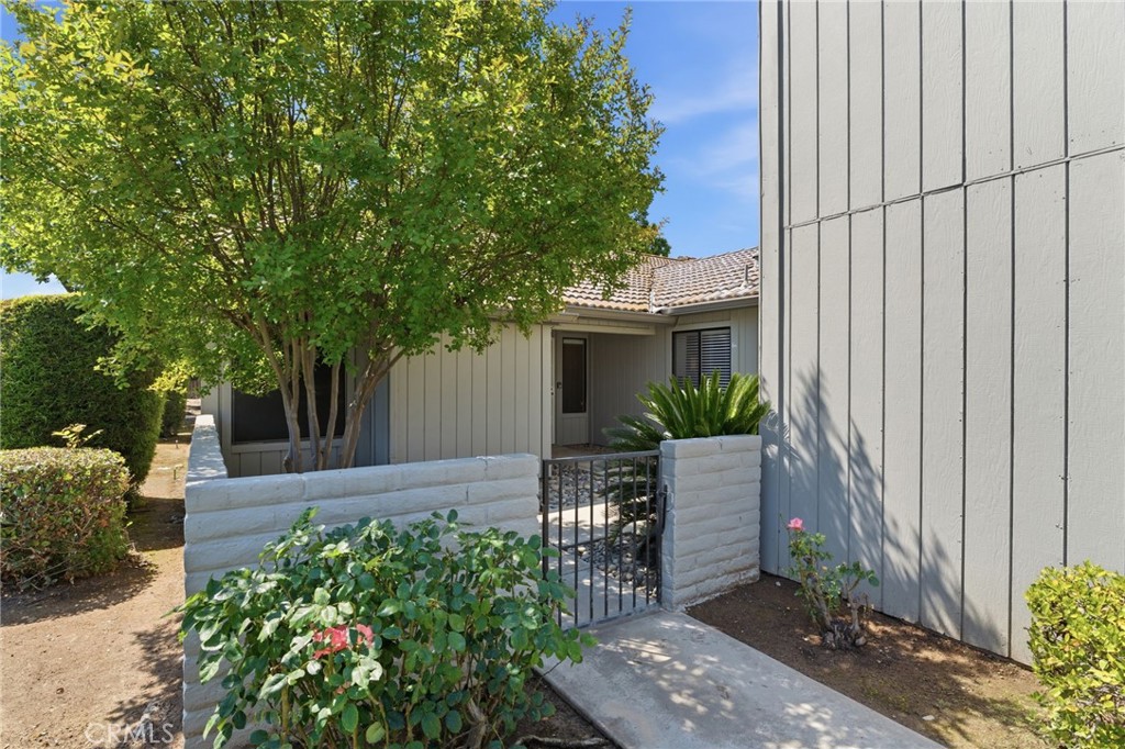 1698 W N Tollhouse Ln, Clovis, CA 93611