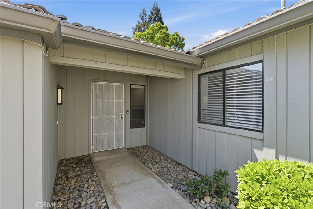 1698 W N Tollhouse Ln, Clovis, CA 93611