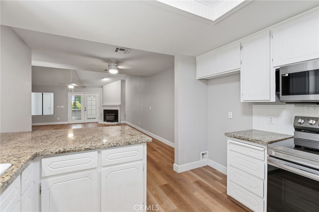 1698 W N Tollhouse Ln, Clovis, CA 93611