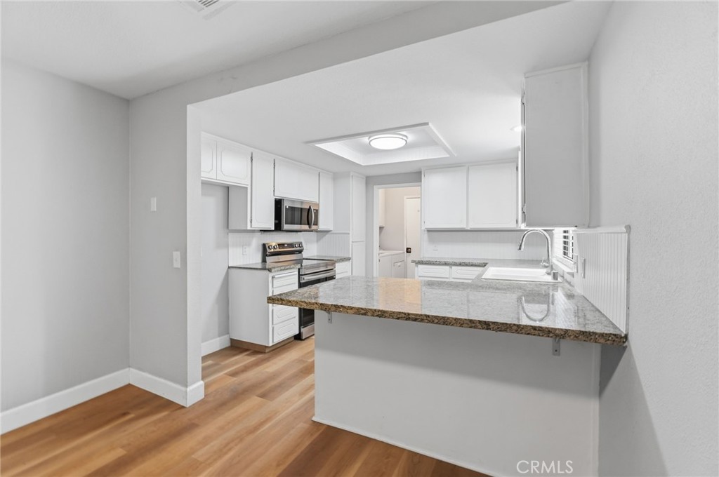 1698 W N Tollhouse Ln, Clovis, CA 93611