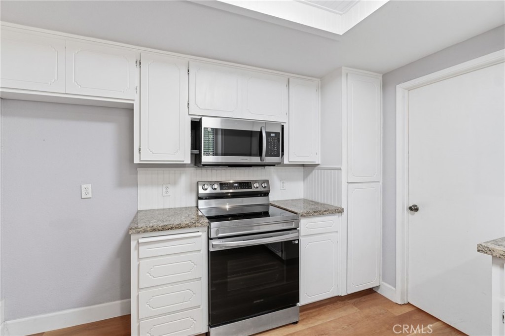 1698 W N Tollhouse Ln, Clovis, CA 93611