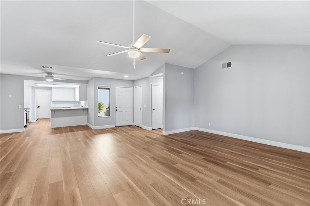 1698 W N Tollhouse Ln, Clovis, CA 93611