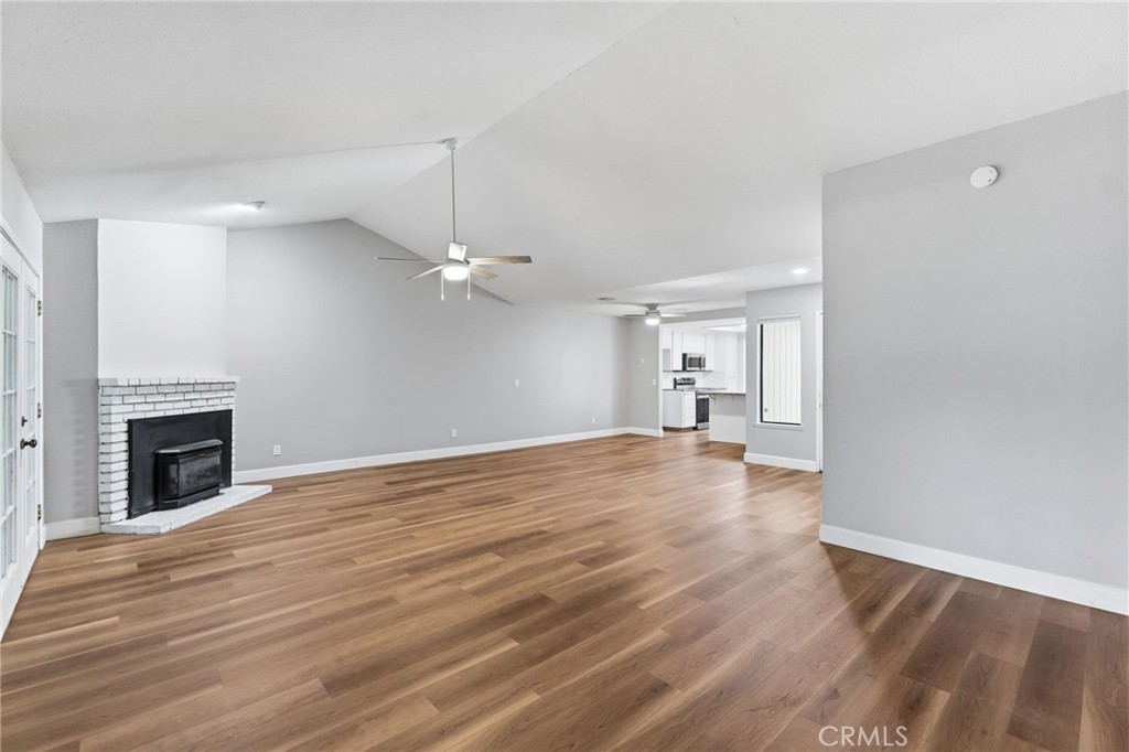 1698 W N Tollhouse Ln, Clovis, CA 93611