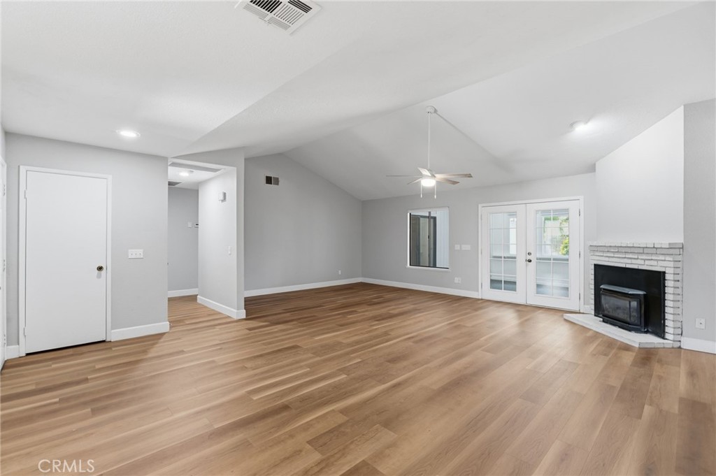 1698 W N Tollhouse Ln, Clovis, CA 93611